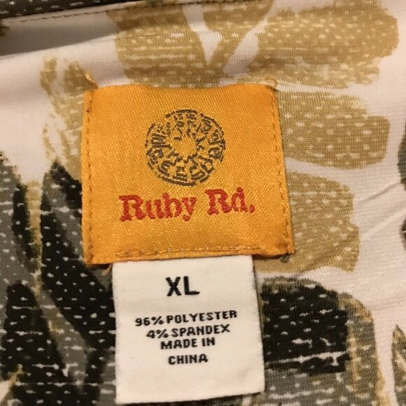 Ruby Rd. Studded Top. XL. Bust 45".Leaf Aloha Design.Tie at Hem. Short Sleeve B7 - Picture 6 of 7